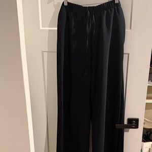 Aritzia Black Crepette Lodge pant M! Like NEW!